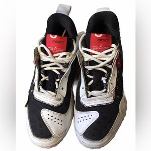 JORDAN Mens size 7.5 23 DELTA 2 SNEAKERS